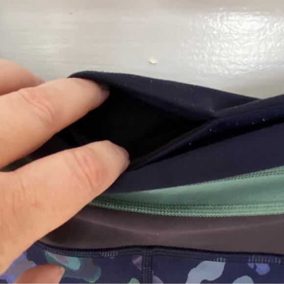 Athleta leggings printed womens Medium Abstract Elation 7/8 Tights Navy Size M - Picture 6 of 6